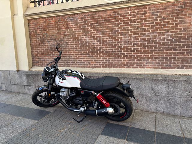 Moto Guzzi V7 Stone Ten