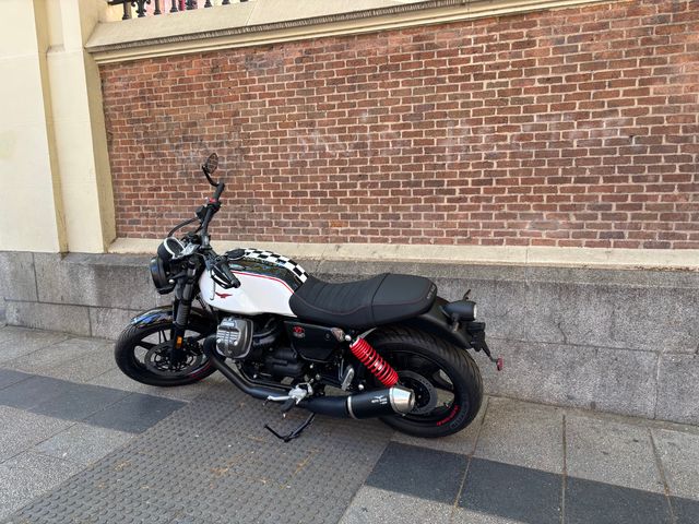 Moto Guzzi V7 Stone Ten