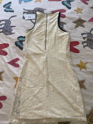 Vestido con etiqueta Pull and bear