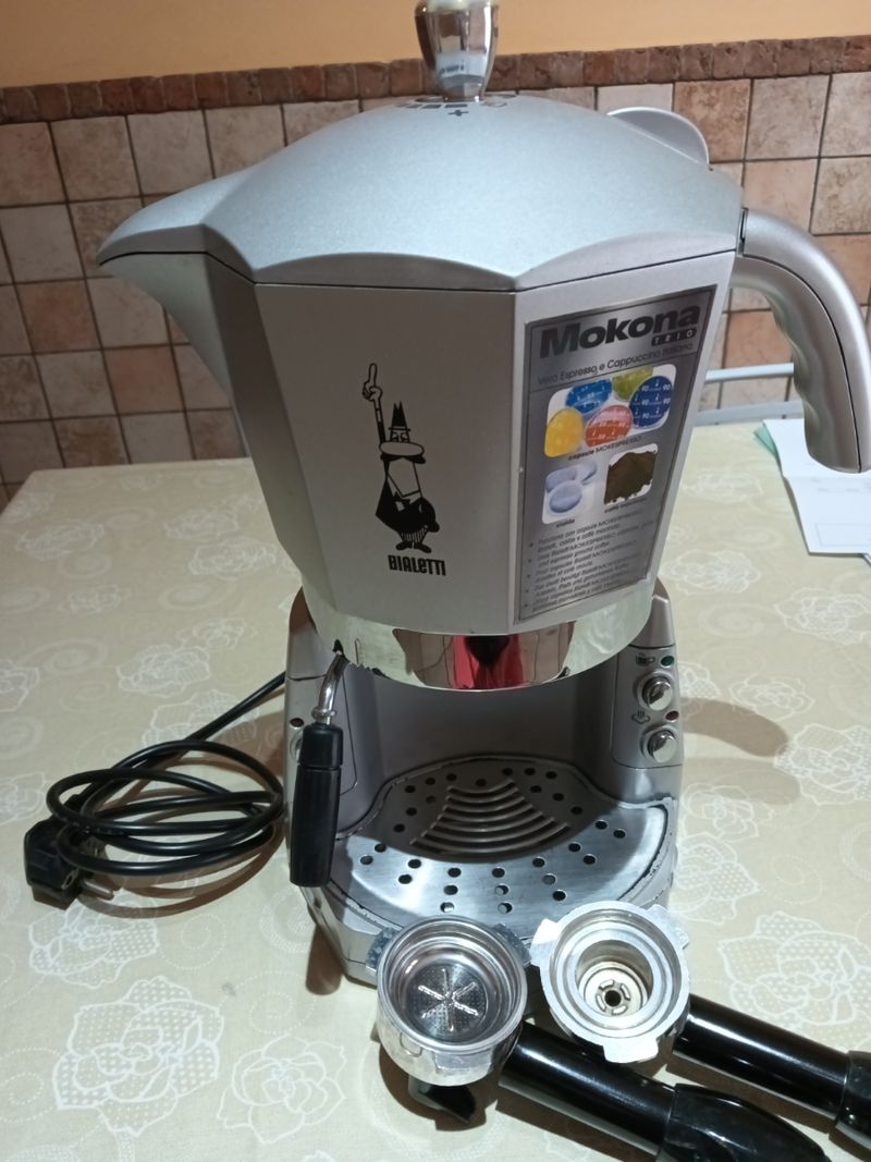Mokona Bialetti Trio: Máquina de café de segunda mano por 40 EUR