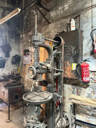 Taladradora de columna con poleas