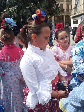 Falda corta gitana niña burdeos y lunares blancos.