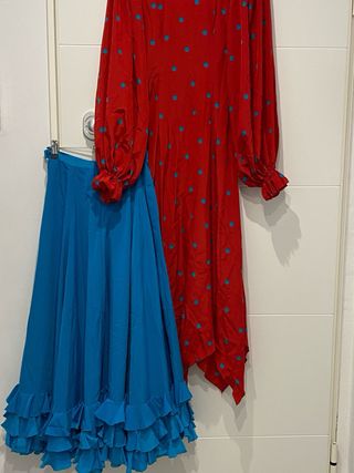 Vestido de flamenca con falda y top de REGALO.