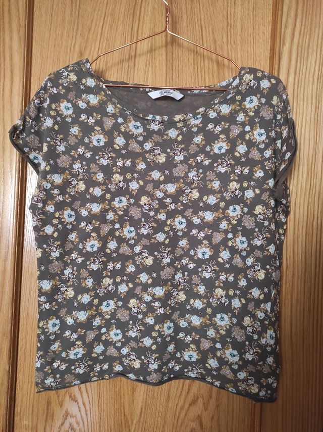 Camiseta flores