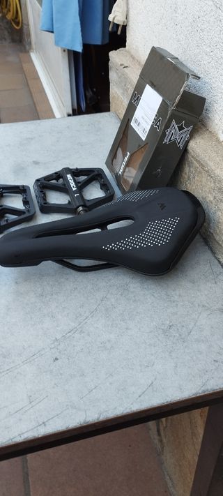 JUEGO DE SILLÍN, PEDALES Y PUÑOS EN OFERTA