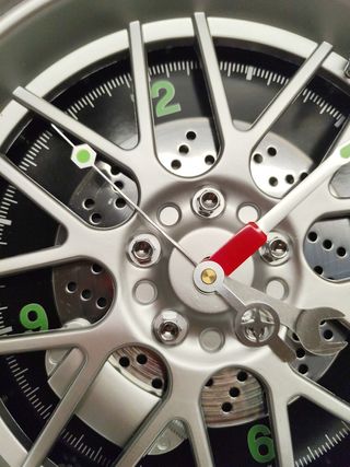 Reloj rueda con sonido de motor 35 cm