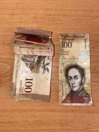 Billetes bolivares venezolanos