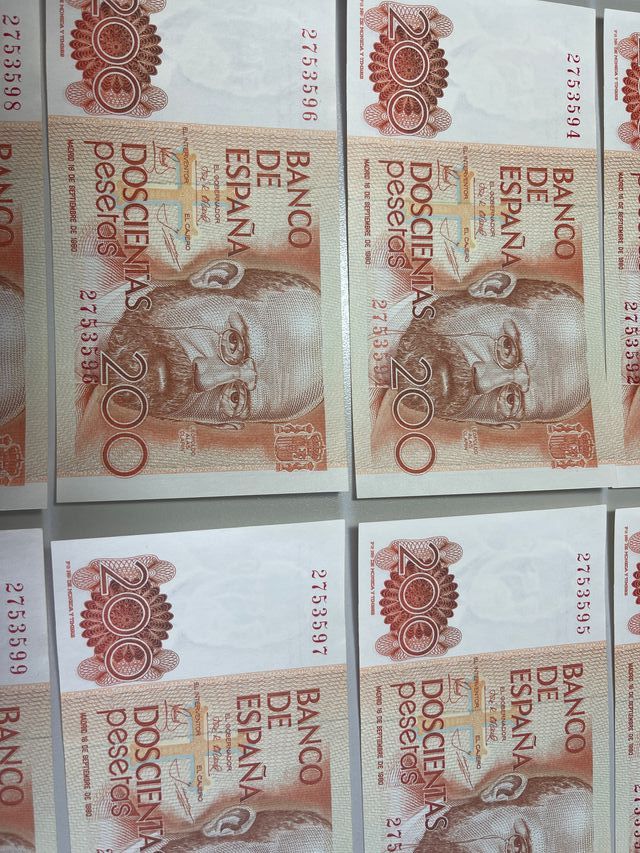 Lote Premium - 10 billetes consecutivos de 200 Pes