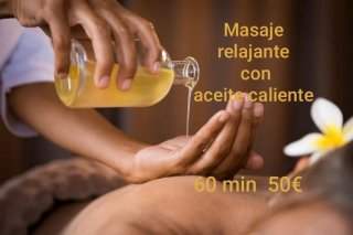 Masaje relajante con aceite caliente