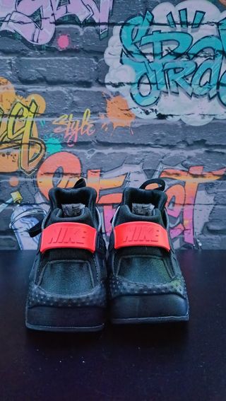 Nike Huarache negras y rojas