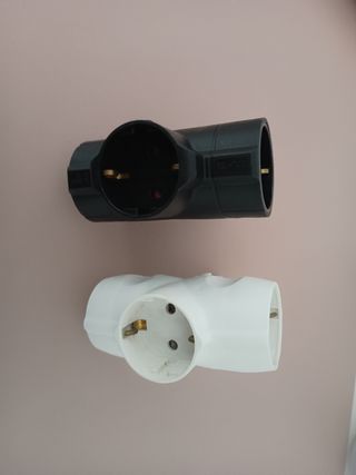 2 adaptadores- ladrones enchufe