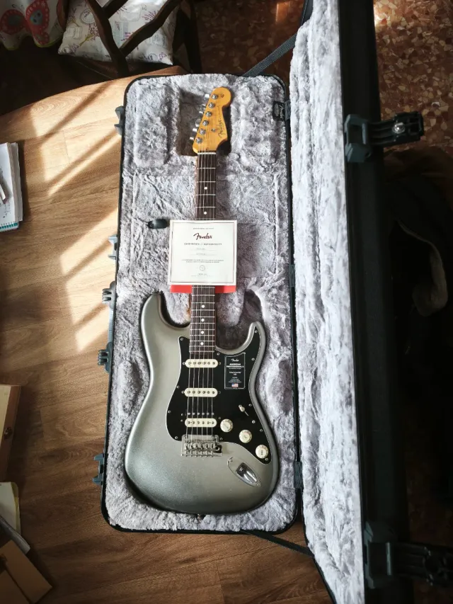 Fender American pro 2 hss mercury