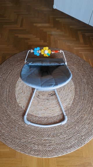 Hamaca Babybjorn azul con juguete
