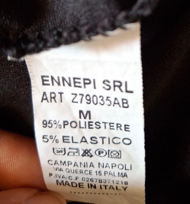 Vestito nero con colletto bianco