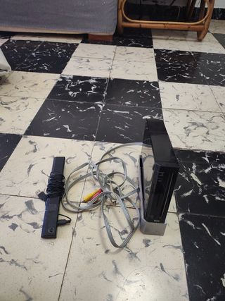 Wii negra + sensor + cable TV