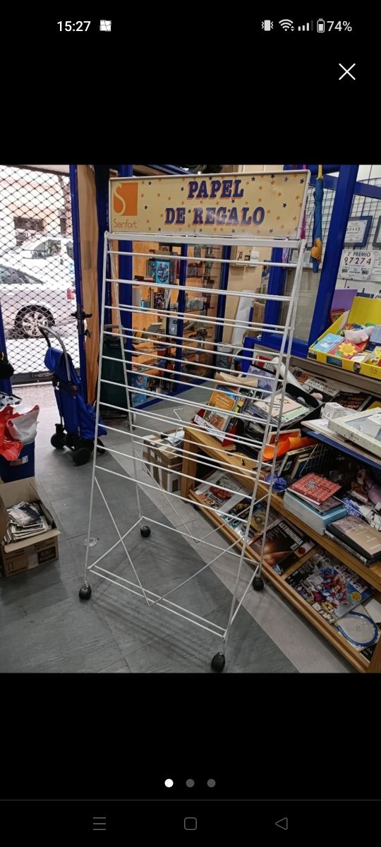 Espositore in carta regalo