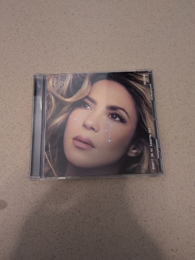 CD nuevo las mujeres ya no lloran Shakira