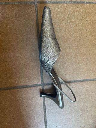 Tacones Carlos Rive dorados