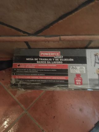 Mesa taller plegable Powerfix. hay dos.