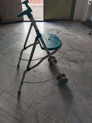 Andador con asiento Bortk