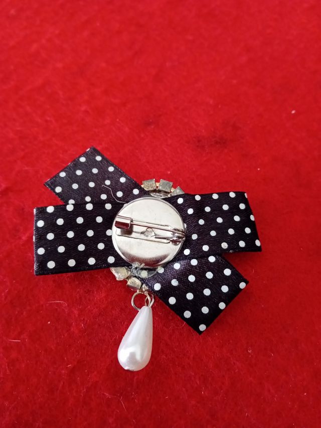 Spilla cameo bianca e nera