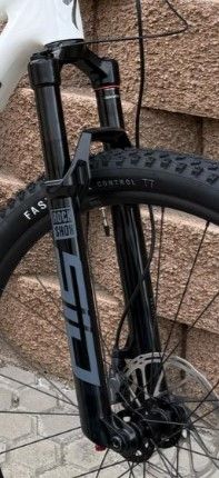 Rock shock SID Select 120mm 3 Posiciones con mando