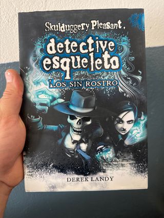 Detective Esqueleto: Los sin rostro [Skuldugger..