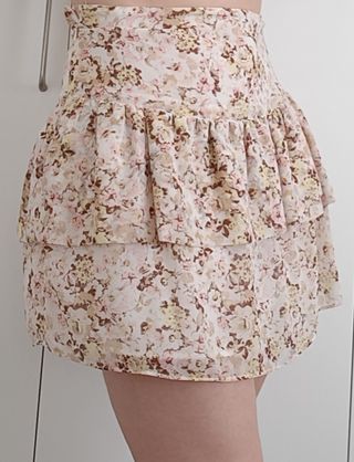 Falda corta flores Stradivarius