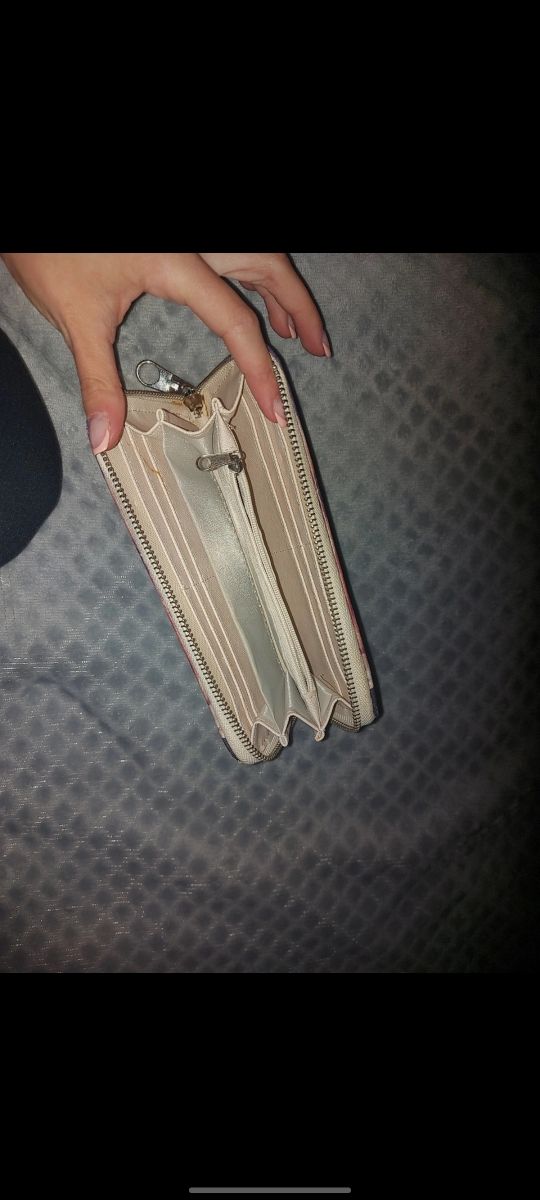 Monedero de mano con cara de niña