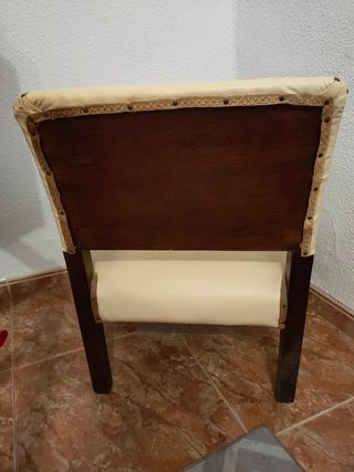 Butaca vintage de madera y piel