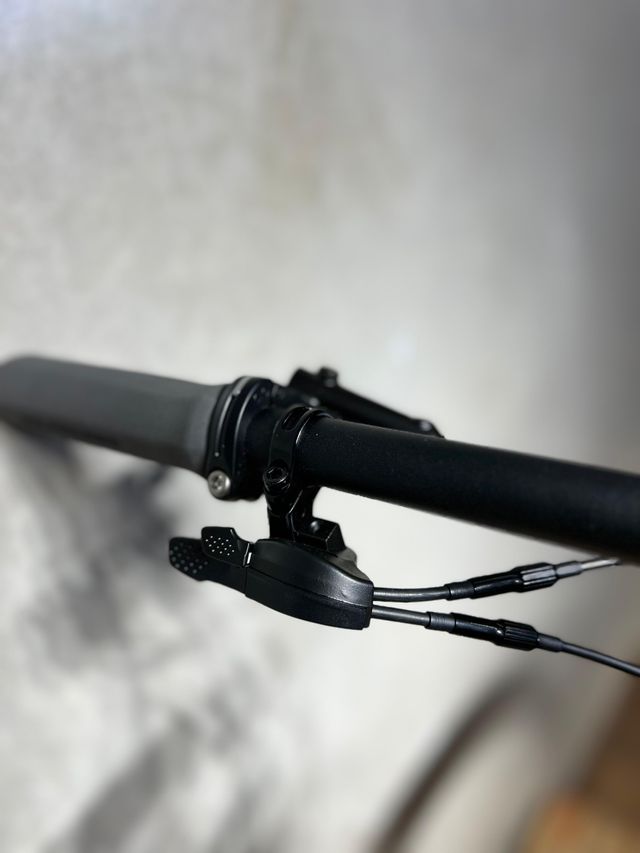 MMR Kenta 30 2024 Negro / Talla M y L / 29"