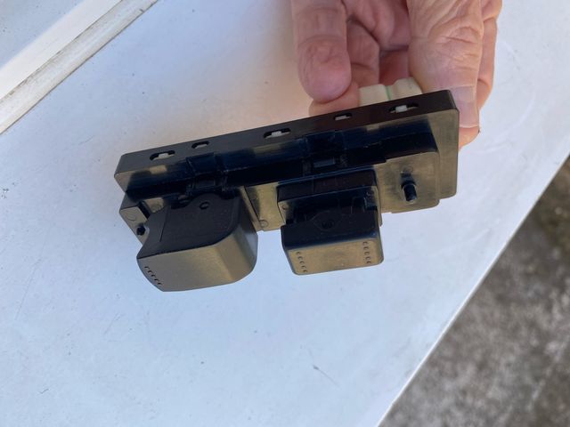 Mando de los vidrios del Suzuki Alto 2010