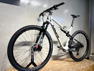 MMR Kenta 30 2024 Blanca / Talla M y L / 29"