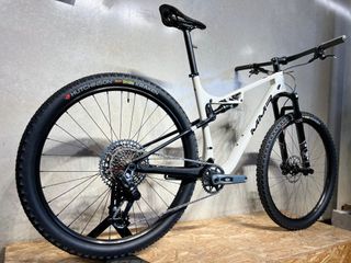 MMR Kenta 30 2024 Blanca / Talla M y L / 29"