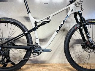 MMR Kenta 30 2024 Blanca / Talla M y L / 29"