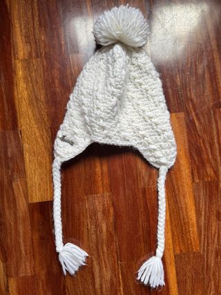 Gorro Barts blanco con pompón