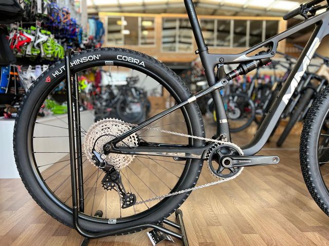 MMR Kenta 70 2024 Negro / Talla L / 29"