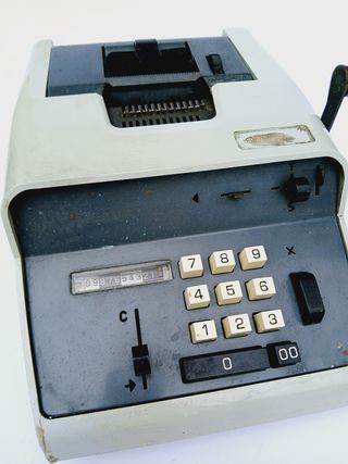 CALCULADORA MECÁNICA UNDERWOOD AÑOS 70