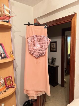 Varias prendas de ropa
