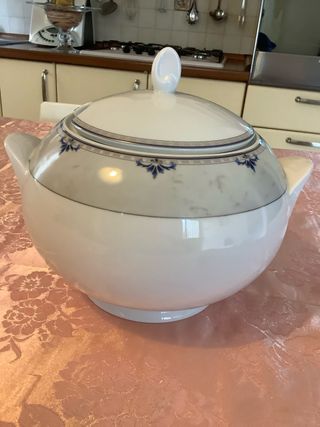 Zuppiera in porcellana bianca e grigia