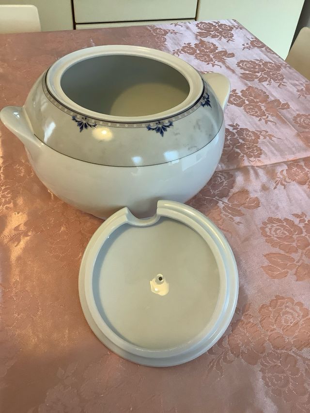 Zuppiera in porcellana bianca e grigia