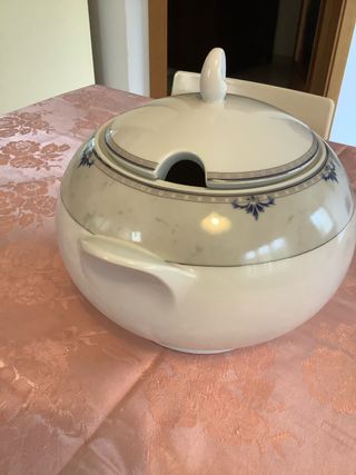 Zuppiera in porcellana bianca e grigia