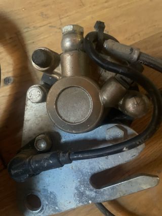 Pinzas freno moto usadas 50 cc rieju 