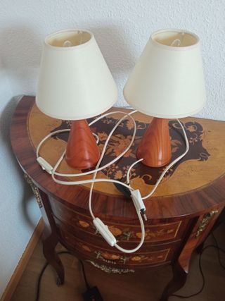 Pareja de lamparitas de madera para mesa o mesilla