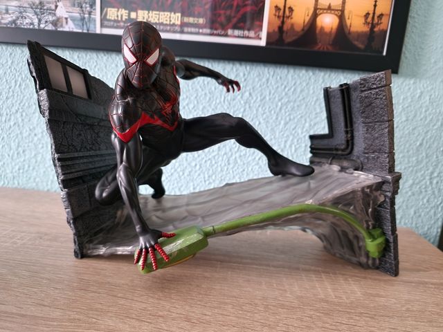 Figura Miles Morales Diamond Select