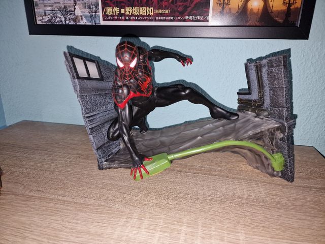 Figura Miles Morales Diamond Select