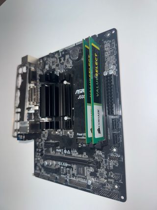Procesador Intel - Placa ASRock - 8GB Corsario