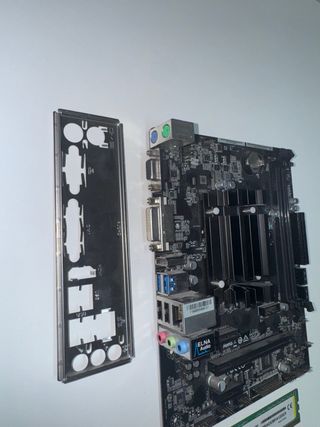 Procesador Intel - Placa ASRock - 8GB Corsario