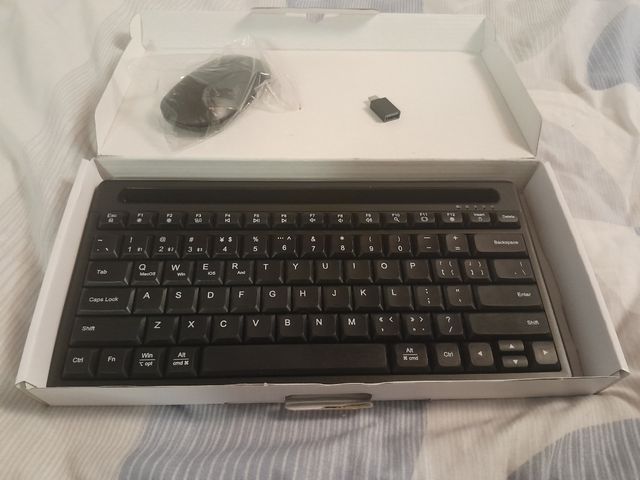 Teclado y ratón negro para tablet