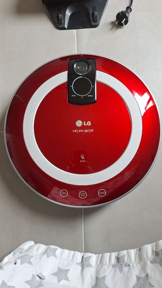 Robot aspirador LG HCM-BOT rojo